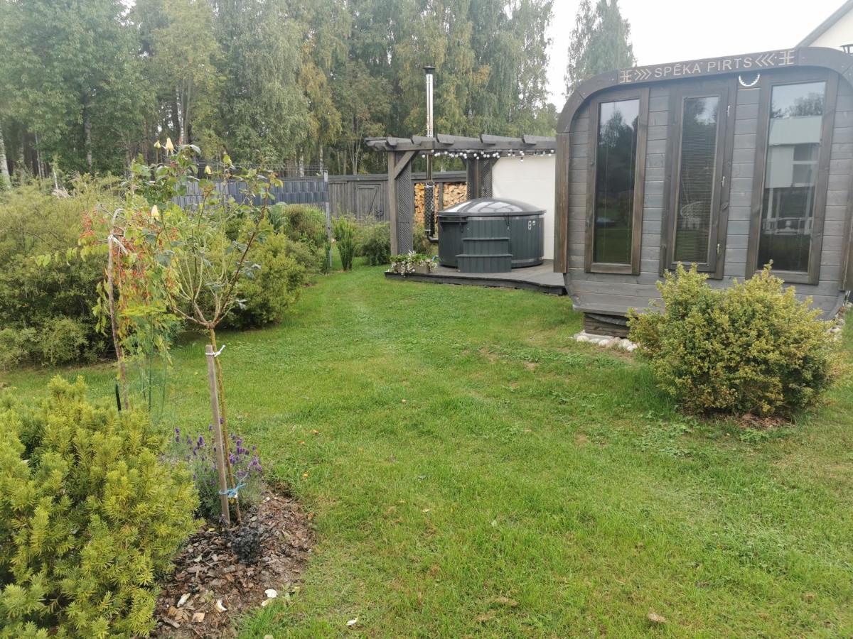 Sapni Villa Kolka Buitenkant foto